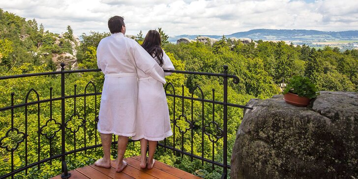 Relax na zámku Hrubá Skála: snídaně či polopenze, masáž, wellness i vstup na vyhlídku, možnost elektrokol