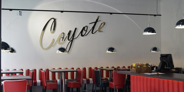 Coyote burger se salátem Coleslaw nebo s hranolky pro jednoho i dva