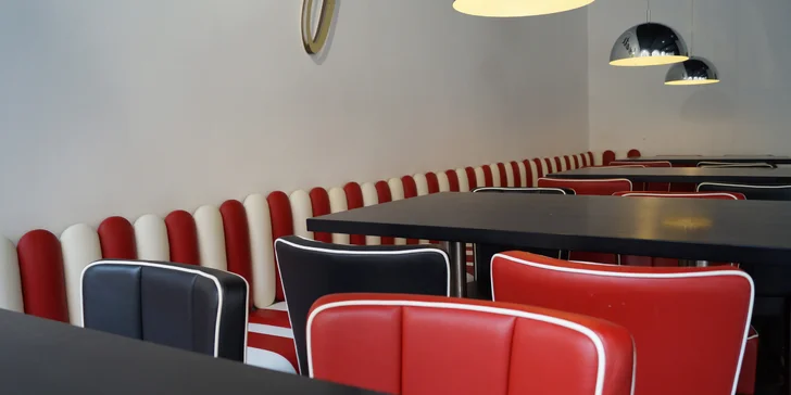 Coyote burger se salátem Coleslaw nebo s hranolky pro jednoho i dva