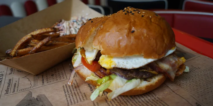 Coyote burger pro 1 nebo pro 2 se salátem coleslaw nebo s hranolky