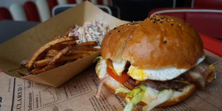 Coyote burger pro 1 nebo pro 2 se salátem coleslaw nebo s hranolky