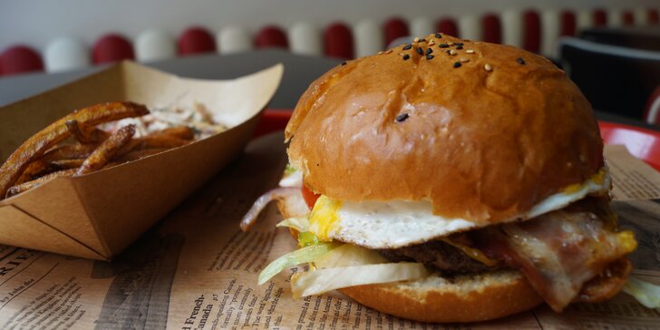 Burger menu s 200 g masa a hranolky: 5 druhů s hovězím, jalapeños i slaninou