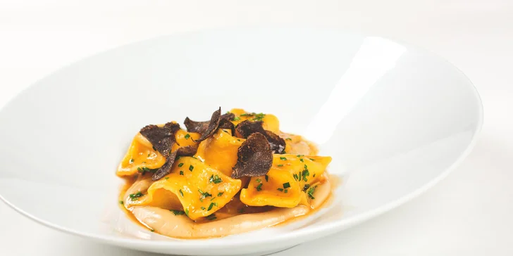 Luxusní degustační menu: chobotnice, lanýž, selečí porchetta i vinné párování
