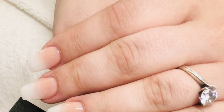 Ruce jako ze žurnálu: manikúra s možností lakování Shellacem či umělé nehty