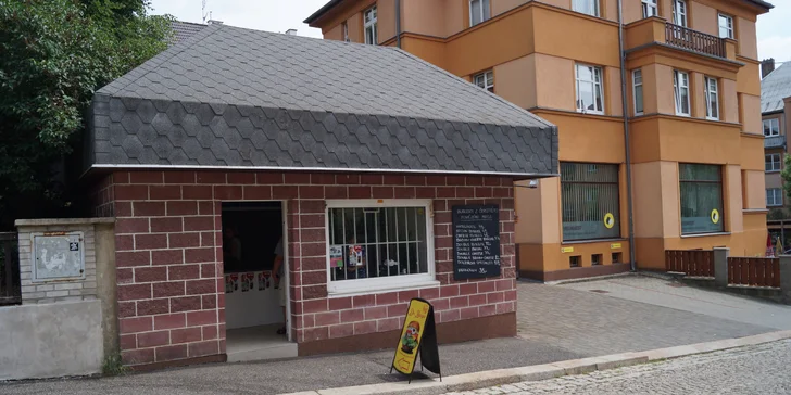 Doktorův speciál: Hovězí burger se slaninou, vajíčkem a porcí hranolků