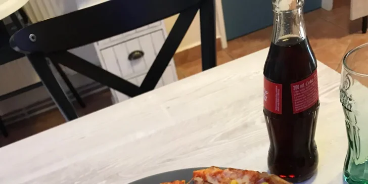 Pizza dle výběru v pohodové kavárně Kafe A