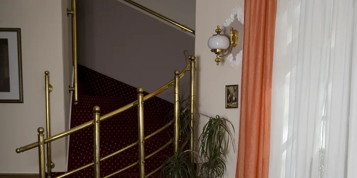 1–2 noci v hotelu v klidné části Mariánských Lázní: polopenze a masáž