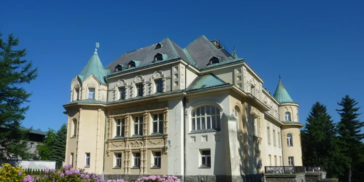 Jaro a léto na prahu Krkonoš: Prosté bydlení u Kramářova zámku s polopenzí
