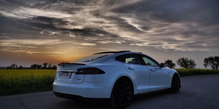 Zážitková jízda do budoucnosti v luxusním elektromobilu Tesla Model S