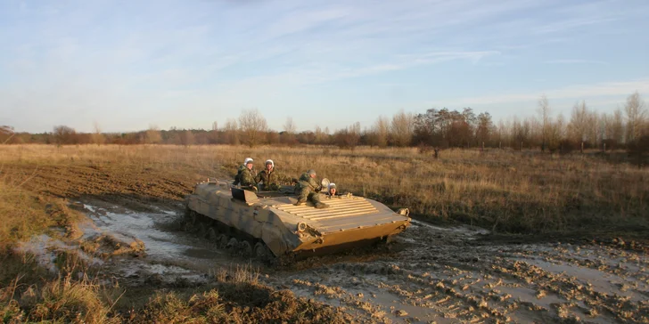 Jezdí se v Offroad Action areálu v Milovicích
