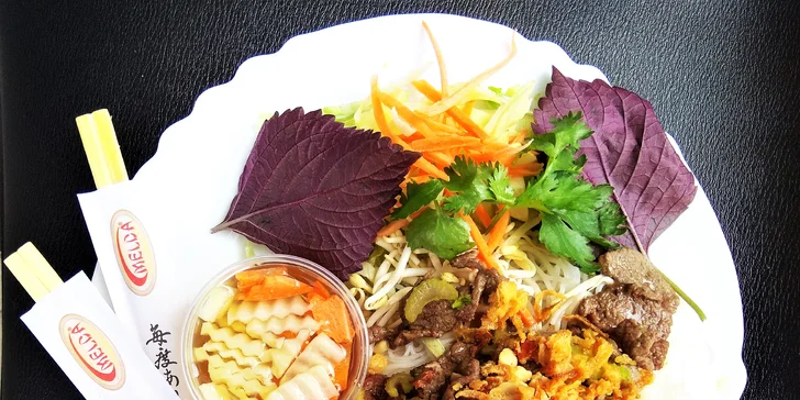 Vietnamské Bún bò Nam Bộ k odnosu s sebou pro 1 nebo 2 osoby