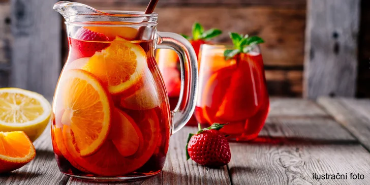 Dejte si sangrii na letní zahrádce: dva půllitrové džbánky v cukrárně Gabriela