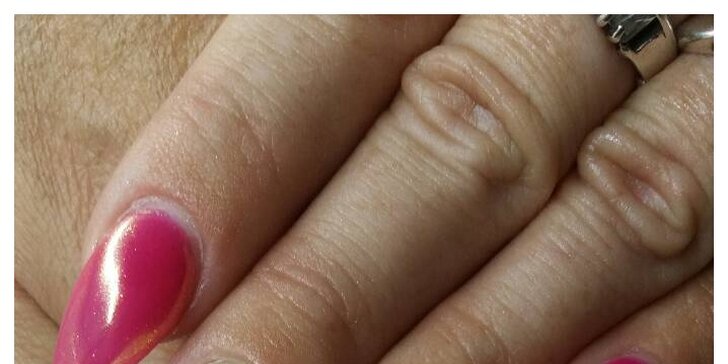 Pro dlouho krásné nehty: gelová modeláž nehtů na rukou s manikúrou