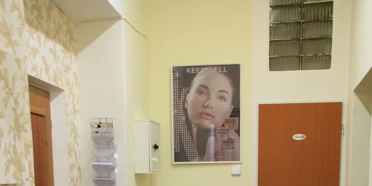 Krásná hned po probuzení: permanentní make-up obočí vláskováním