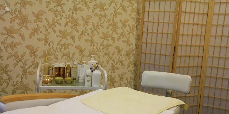 Krásná hned po probuzení: permanentní make-up obočí vláskováním
