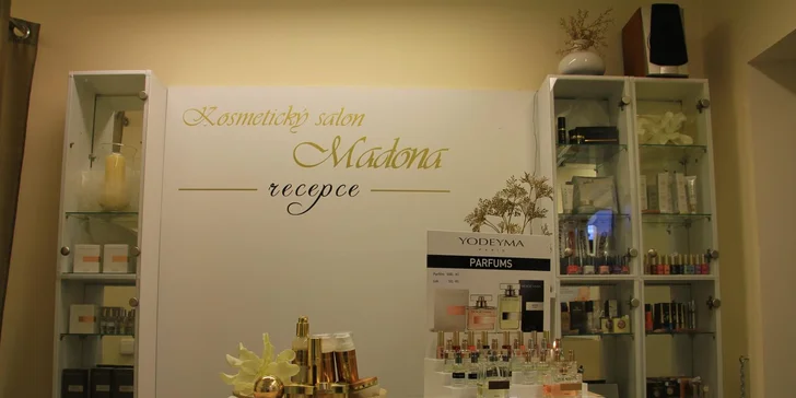 Krásná hned po probuzení: permanentní make-up obočí vláskováním