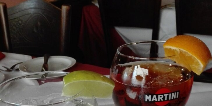 Letní osvěžení v centru Prahy: Martini a Tonic pro 1–4 osoby na Malé Straně