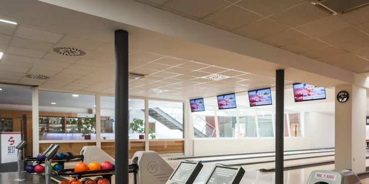 Bowling pro celou partu: jedna nebo dvě dráhy i s dětskými mantinely