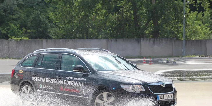 Praktická a zábavná škola smyku a bezpečné jízdy