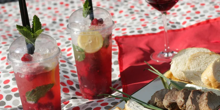 Piknik pod širým nebem: 5 variant občerstvení s masem, salátem i dezertem