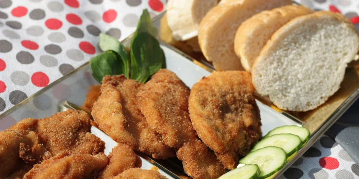 Piknik pod širým nebem: 5 variant občerstvení s masem, salátem i dezertem