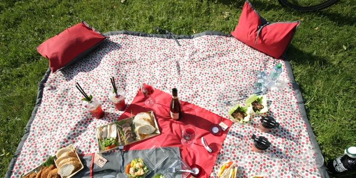 Piknik pod širým nebem: 5 variant občerstvení s masem, salátem i dezertem
