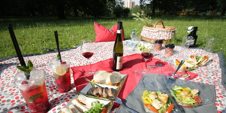 Piknik pod širým nebem: 5 variant občerstvení s masem, salátem i dezertem
