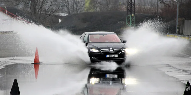 Otevřené vouchery až na 5000 Kč na zážitkové jízdy a kurzy u Libros: Tatra, Hummer, škola driftu i bagr