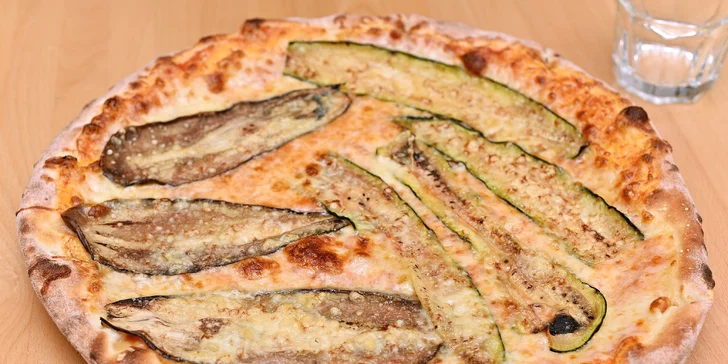Pizza z pece na dřevo dle vlastního výběru a nealko nápoj pro 1 i pro 2