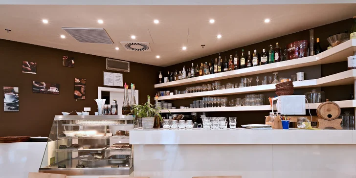 Pizza z pece na dřevo dle vlastního výběru a nealko nápoj pro 1 i pro 2