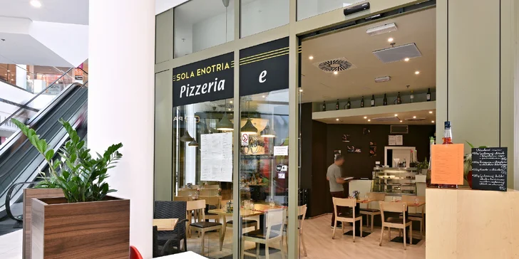 Pizza z pece na dřevo dle vlastního výběru a nealko nápoj pro 1 i pro 2