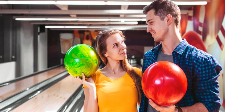 Bowling pro celou partu: jedna nebo dvě dráhy i s dětskými mantinely