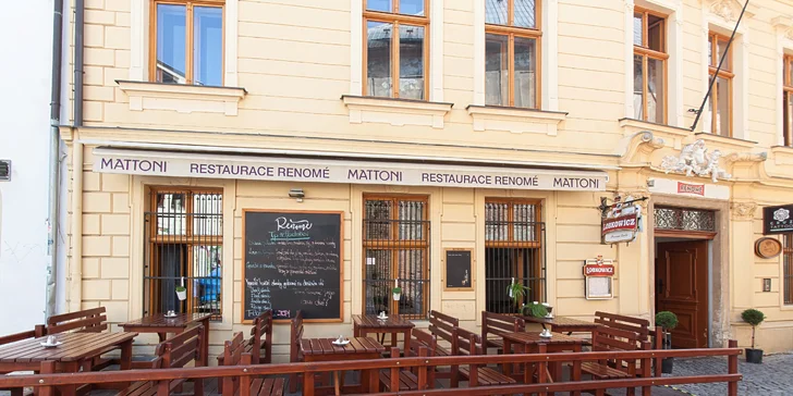 Hurá na piknik: tortilly s krůtími prsíčky, salát, nápoje a třeba i víno