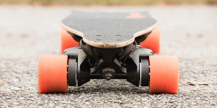 Zapůjčení elektro longboardu Boardmobile Guru 1 s max. rychlostí 40 km/h