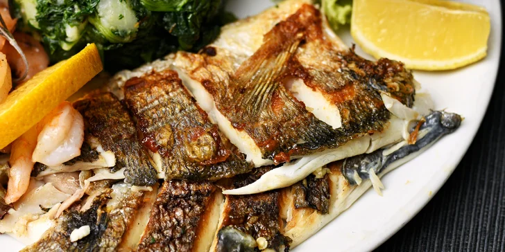 Restaurace je co byste udicí dohodili od zastávky Hradčanská. 