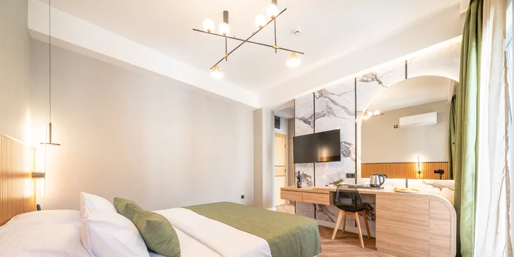 Zabydlíte se v pokojích či prostornějších apartmánech.