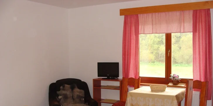 Ubytováni budete v útulném pokoji s vlastním sociálním zařízením.