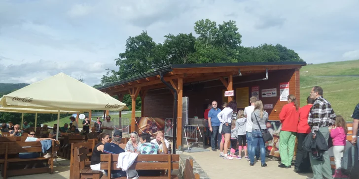 Mezi jednotlivými jízdami se osvěžte a občerstvěte v restauraci. 
