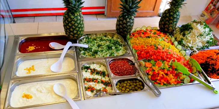 Udělají vám tu parádní mega kebab v tortille, chlebu, velký talíř masa s hranolky nebo si pochutnejte na vege falafelu. 