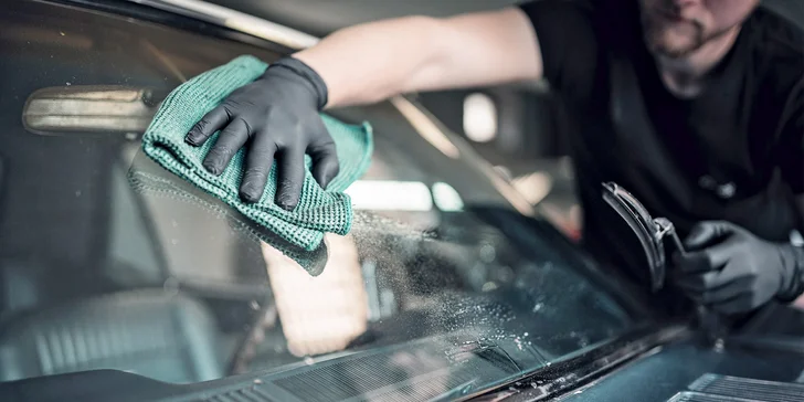 Důkladná péče o vaše auto: čištění interiéru i exteriéru, leštění v jednom či dvou krocích nebo keramická ochrana