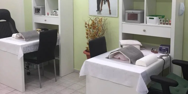 Pro krásné nožky: modeláž nehtů na nohou flexi gelem