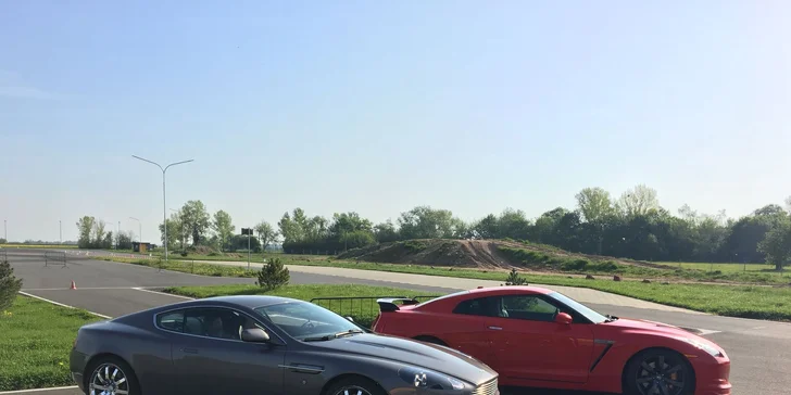 Jízda ve Ferrari, Lamborghini, Nissanu, Aston Martinu nebo Porsche a simulátor Škoda Fabia WRC