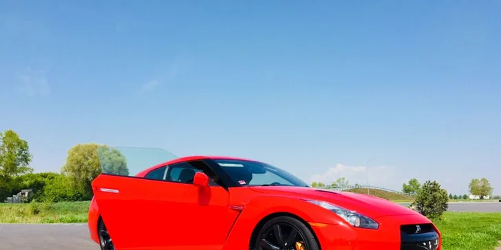 Jízda ve Ferrari, Lamborghini, Nissanu, Aston Martinu nebo Porsche a simulátor Škoda Fabia WRC
