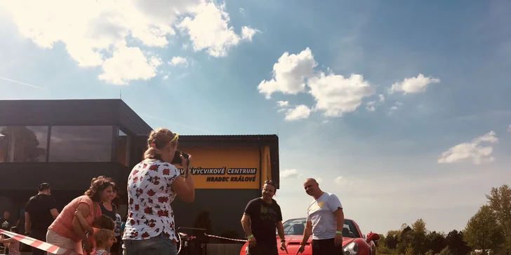 Jízda ve Ferrari, Lamborghini, Nissanu, Aston Martinu nebo Porsche a simulátor Škoda Fabia WRC