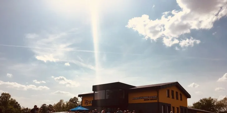 Jízda ve Ferrari, Lamborghini, Nissanu, Aston Martinu nebo Porsche a simulátor Škoda Fabia WRC