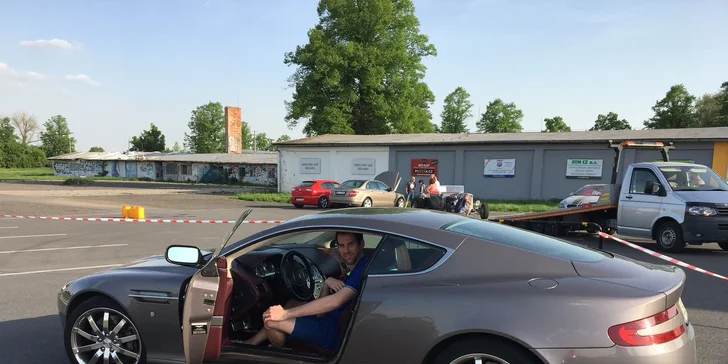 Jízda ve Ferrari, Lamborghini, Nissanu, Aston Martinu nebo Porsche a simulátor Škoda Fabia WRC