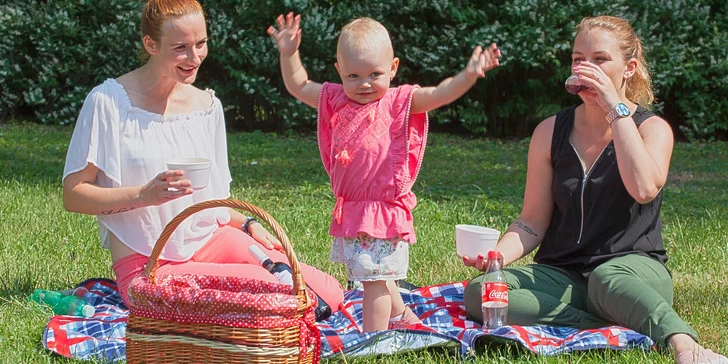 Hurá na piknik: tortilly s krůtími prsíčky, salát, nápoje a třeba i víno