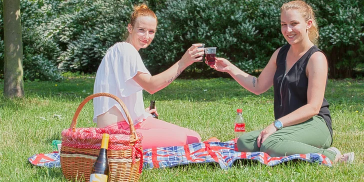 Hurá na piknik: tortilly s krůtími prsíčky, salát, nápoje a třeba i víno