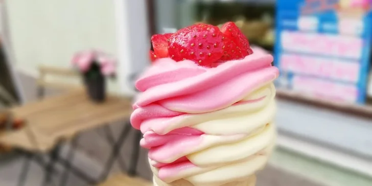 Dvě velké točené zmrzliny - příchuť podle nabídky