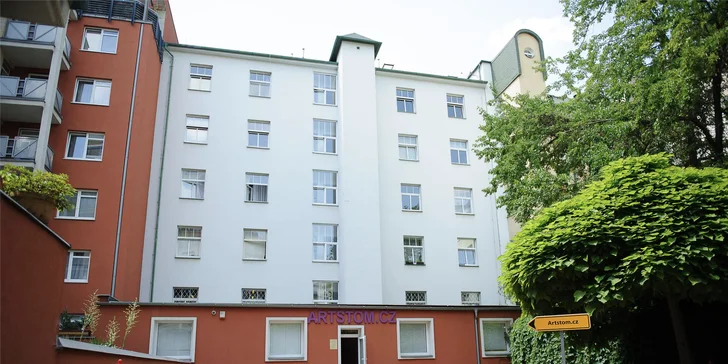 Přijed'te autem - vedle stomatologie je vlastní parkoviště pro klienty.